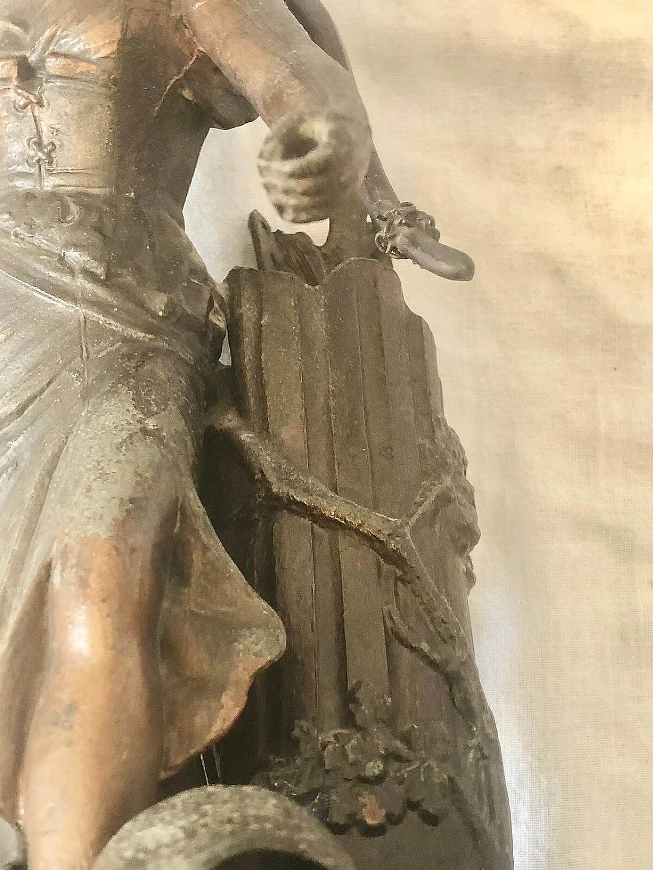 Centrotavola con vaso in vetro e scultura in metallo, inizio '900 12