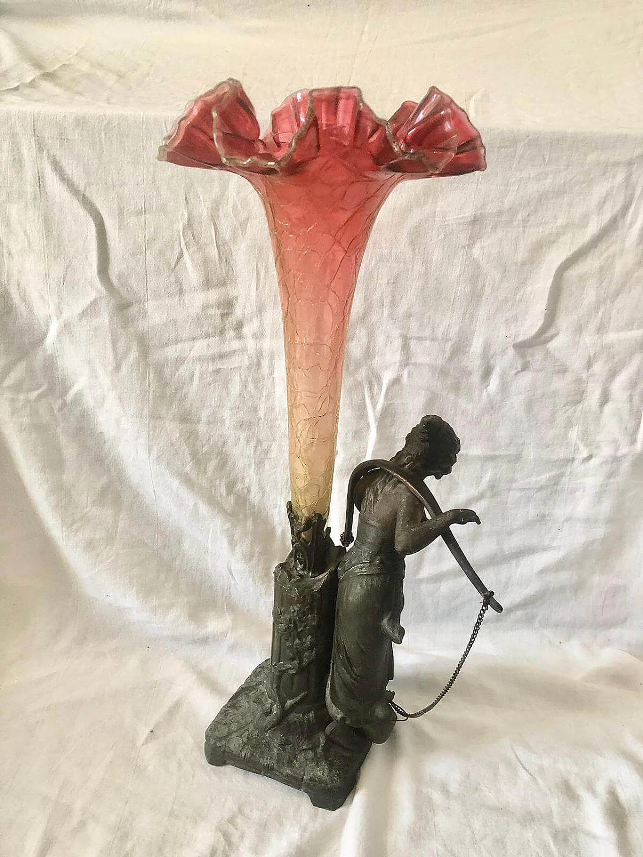 Centrotavola con vaso in vetro e scultura in metallo, inizio '900 13