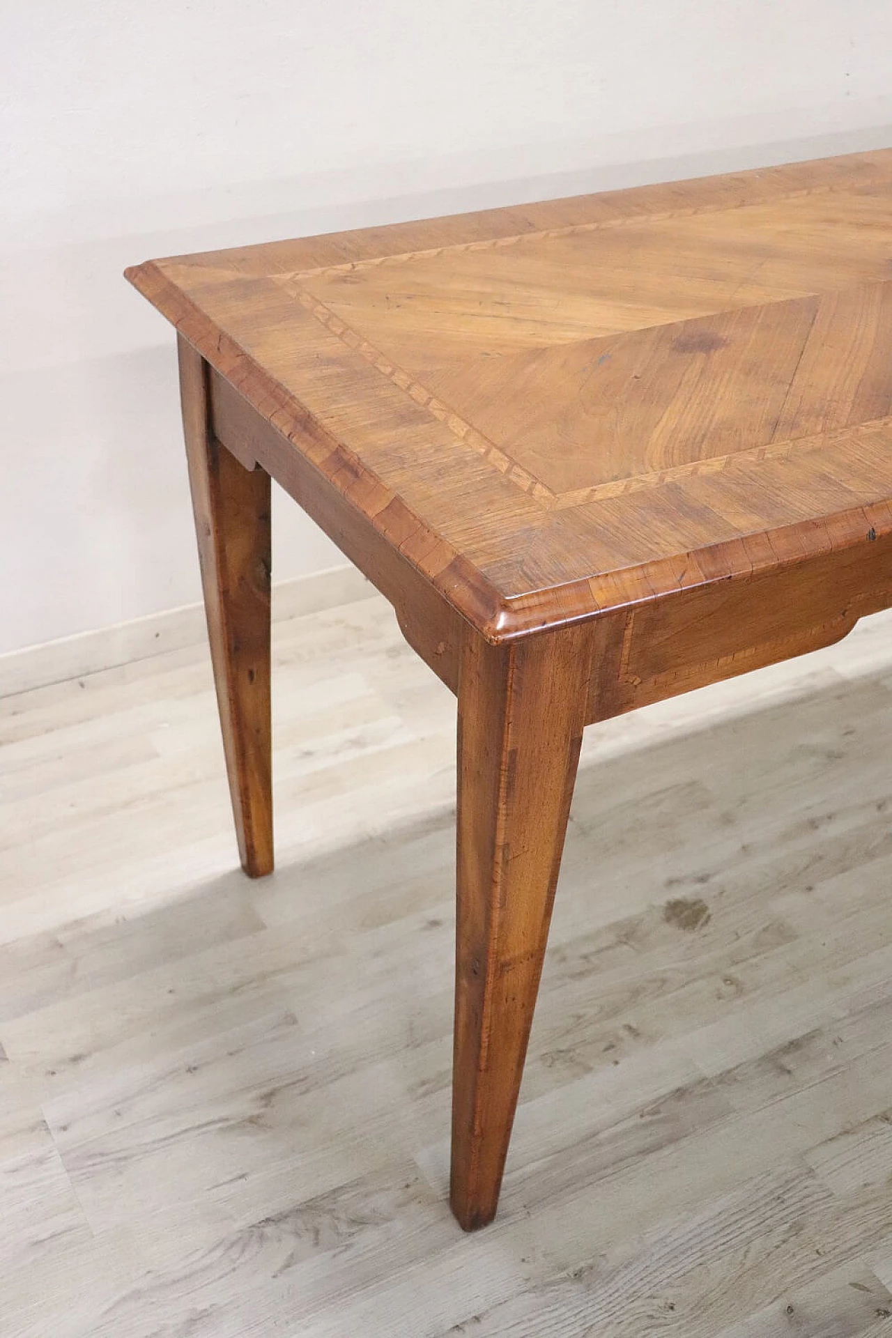 Rectangular inlaid walnut dining table, first half of the 19th century 2