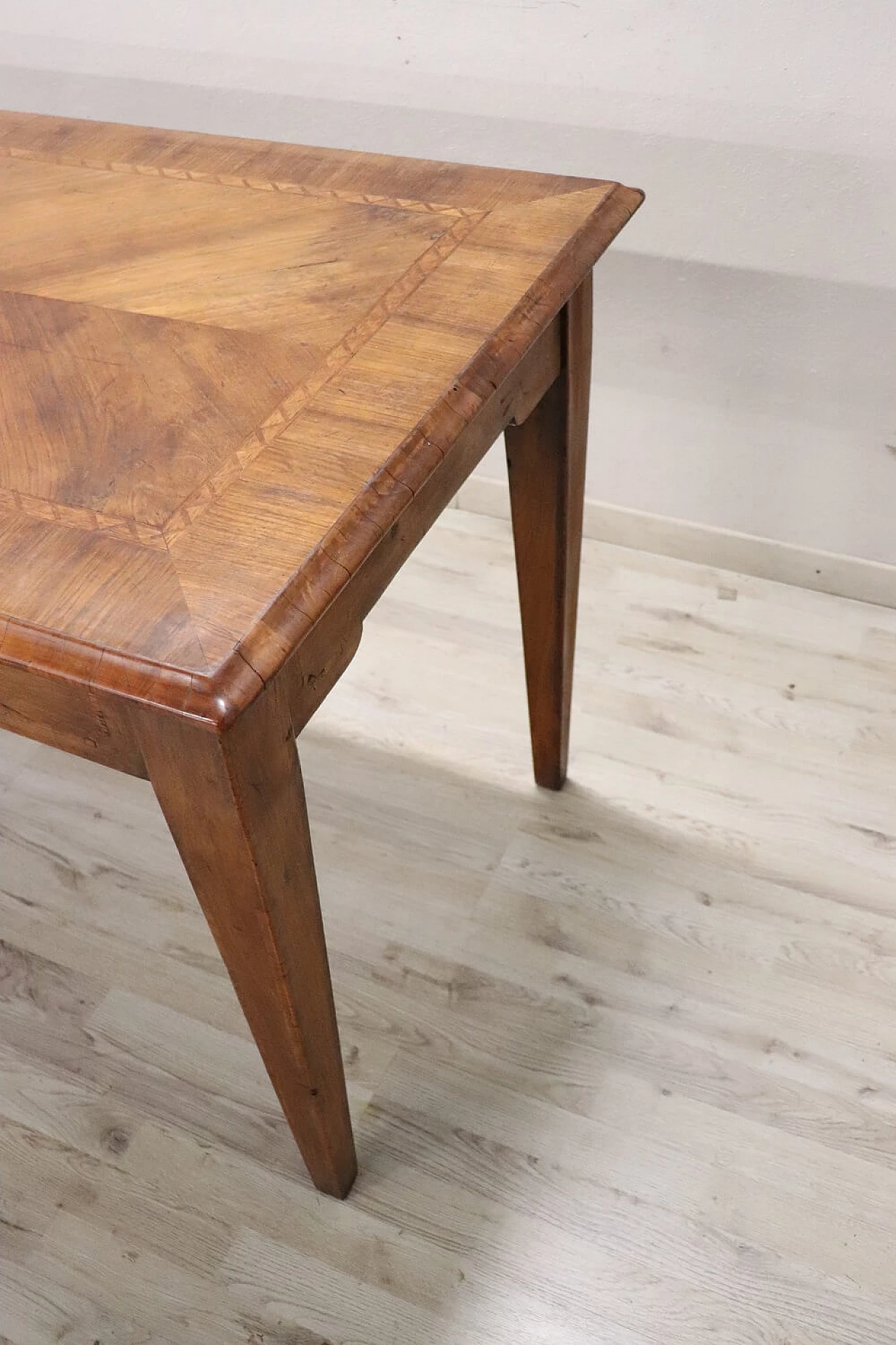 Rectangular inlaid walnut dining table, first half of the 19th century 3