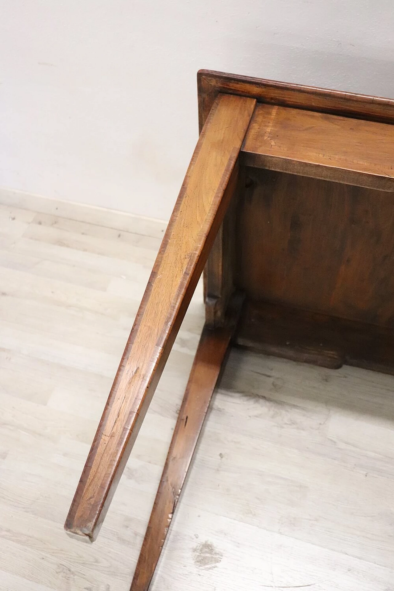 Rectangular inlaid walnut dining table, first half of the 19th century 8