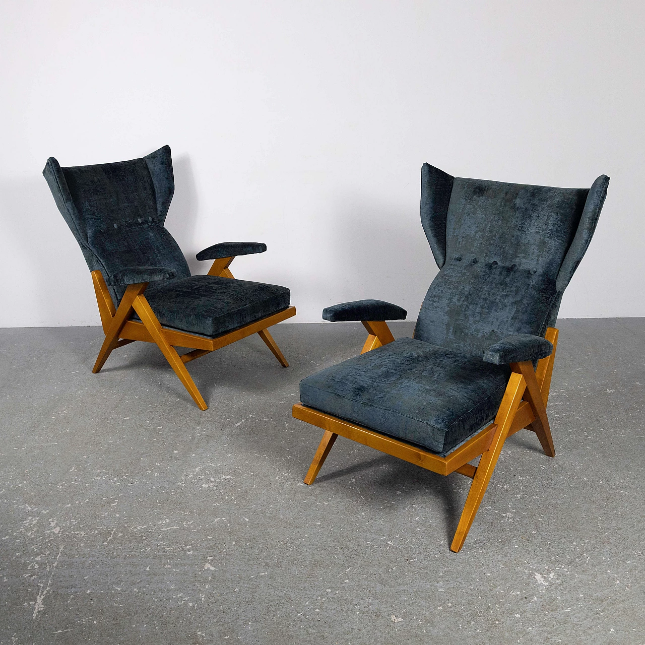 Pair of blue velvet and wood armchairs, 1950s 6