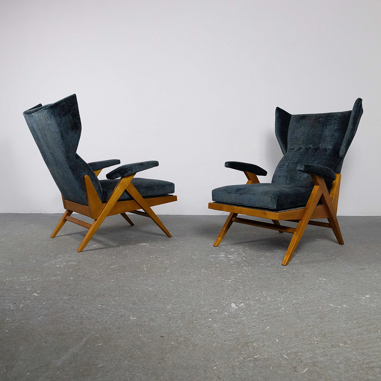 Pair of blue velvet and wood armchairs, 1950s 10