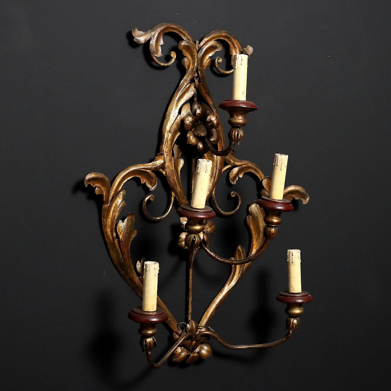 Applique a cinque luci in lamierino dorato in stile antico, inizio '900 1