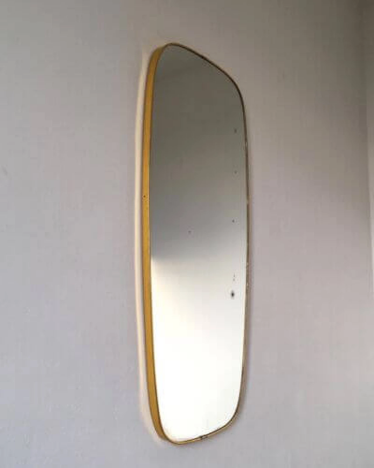 Specchio con cornice in plastica dorata, anni '60 1