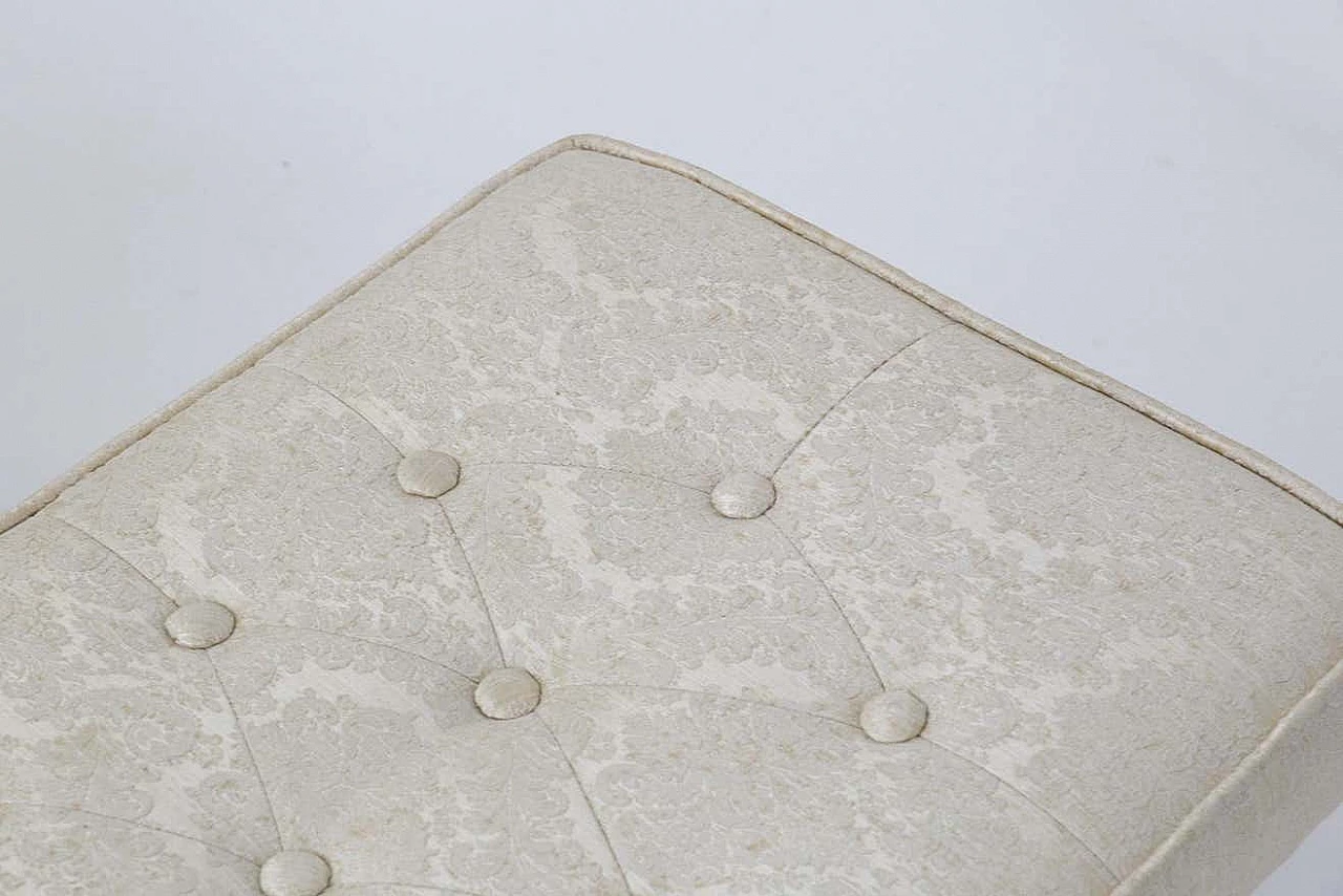 Coppia di sgabelli in legno e tessuto broccato, anni '50 7