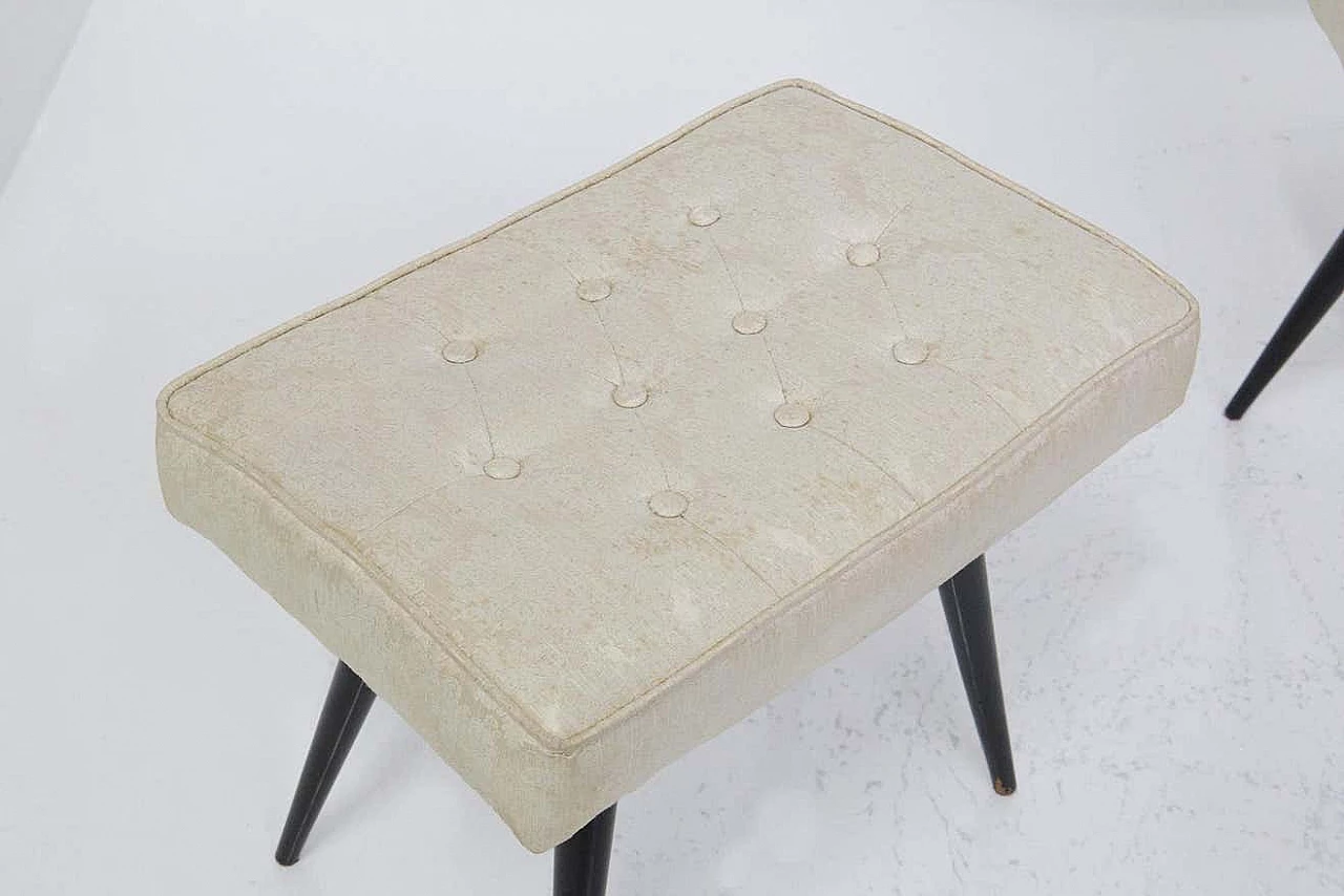 Coppia di sgabelli in legno e tessuto broccato, anni '50 8