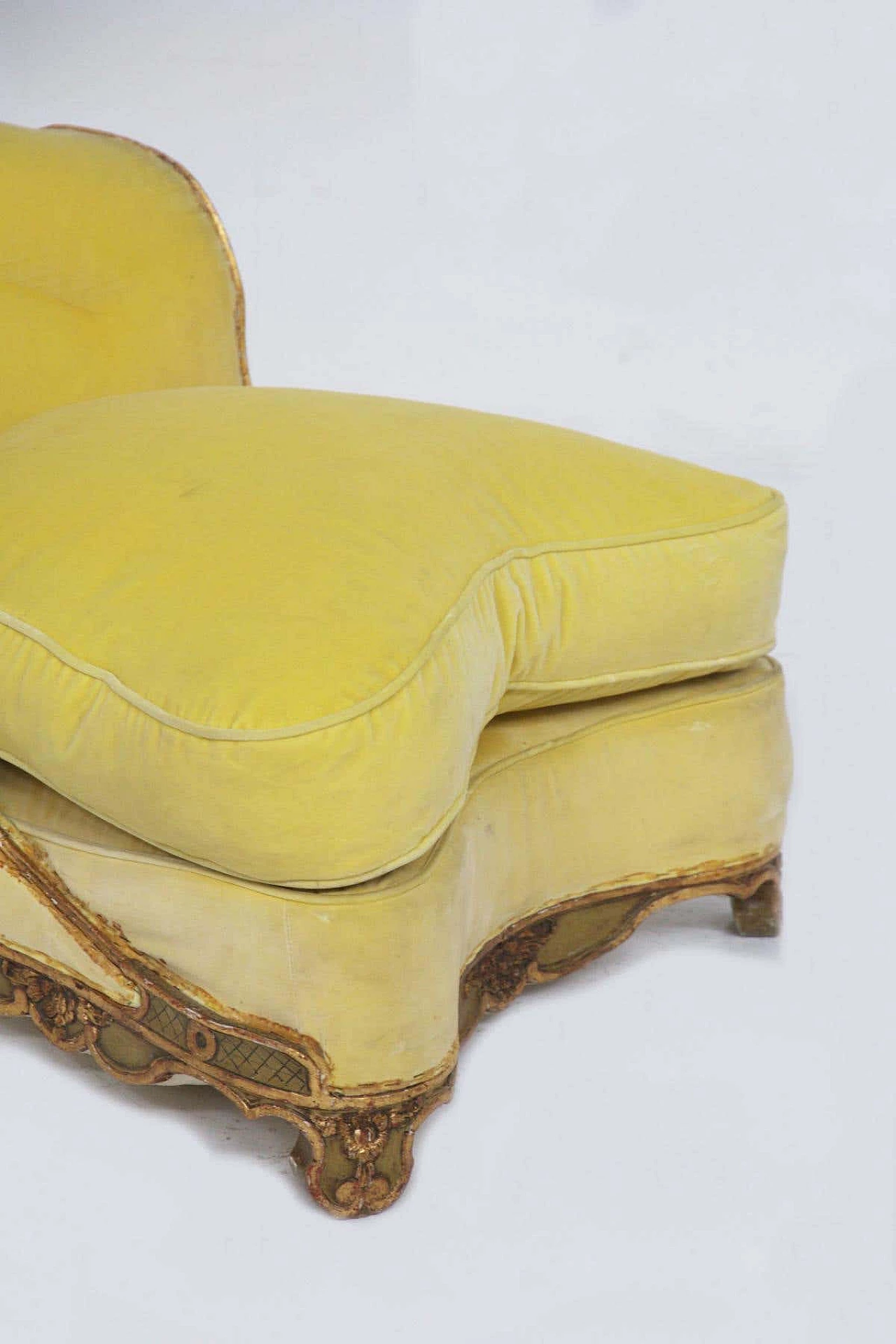 Baroque-style armchair in gilded wood and yellow velvet, 19th century 2