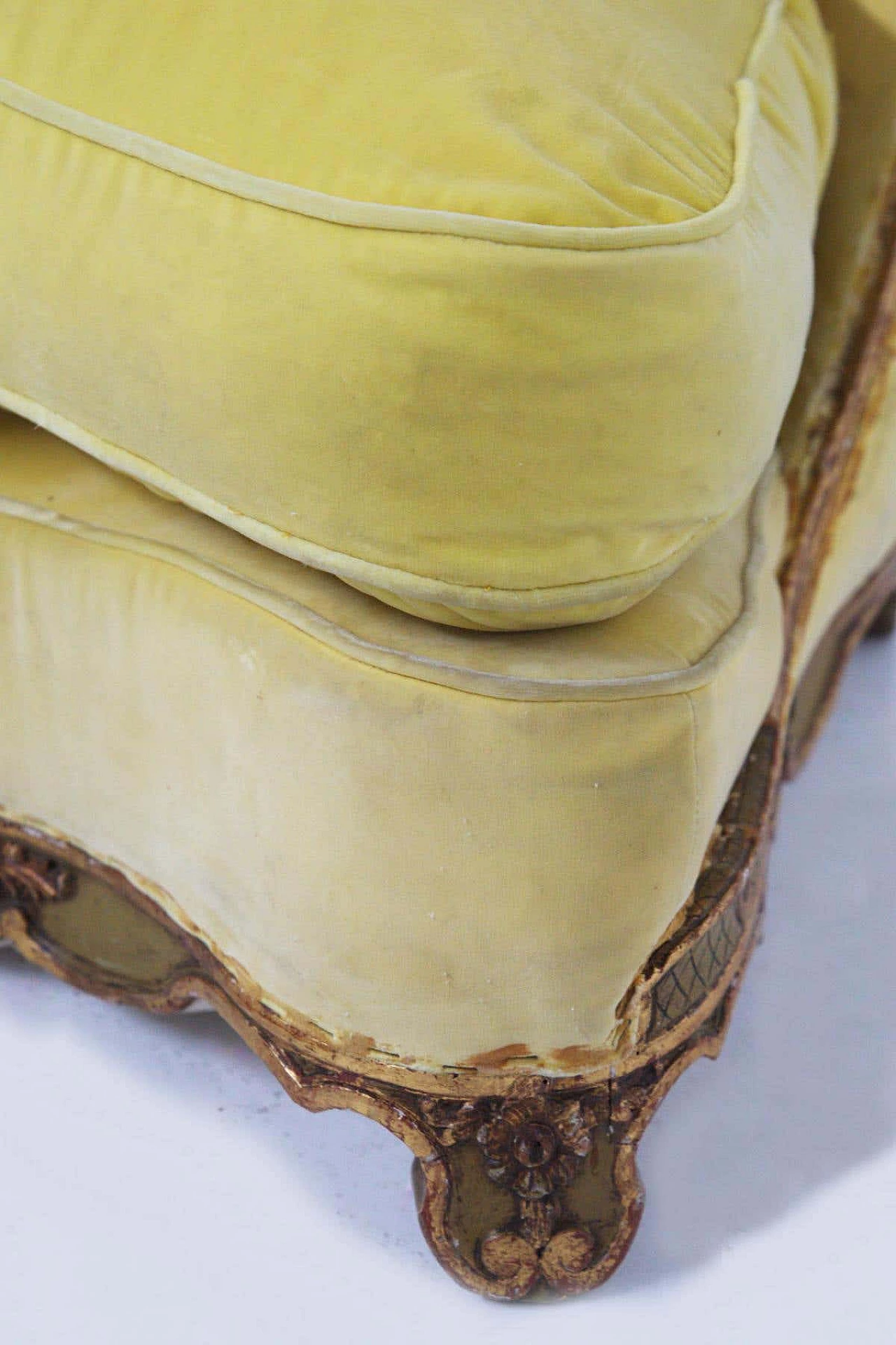 Baroque-style armchair in gilded wood and yellow velvet, 19th century 7