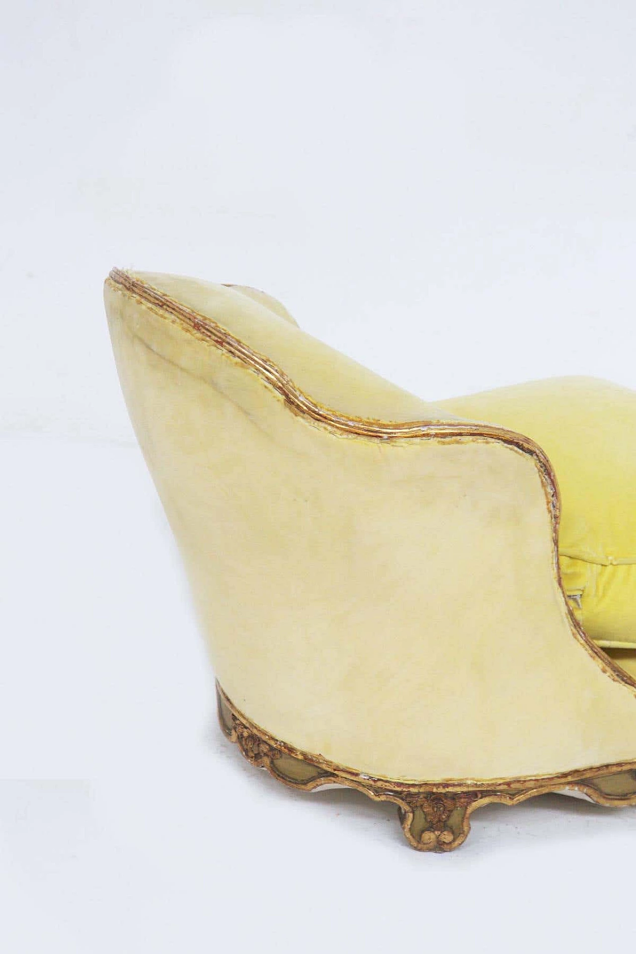 Baroque-style armchair in gilded wood and yellow velvet, 19th century 10