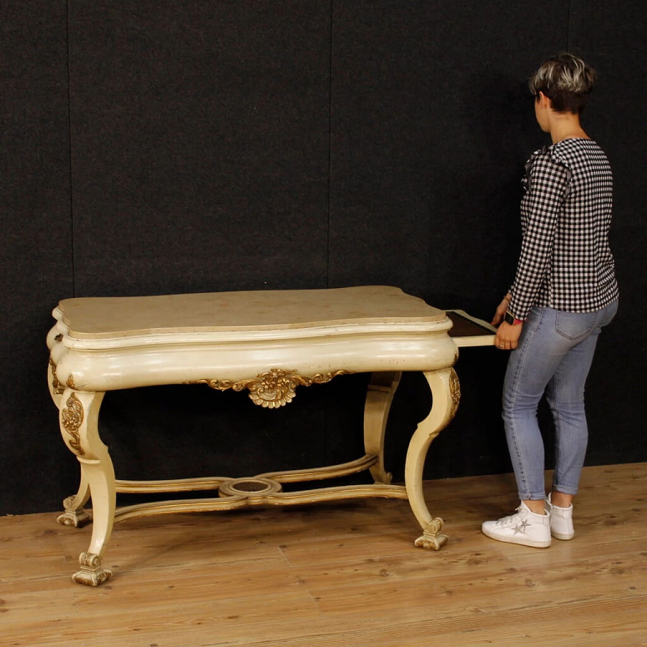 Carved, lacquered and gilded wooden table with marble top, 1940s 3