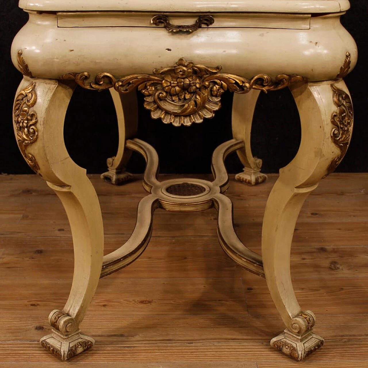 Carved, lacquered and gilded wooden table with marble top, 1940s 6