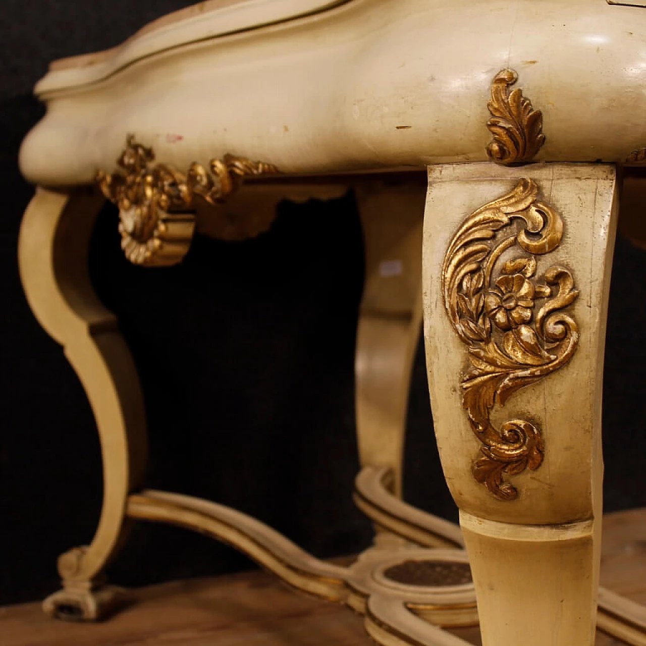 Carved, lacquered and gilded wooden table with marble top, 1940s 8
