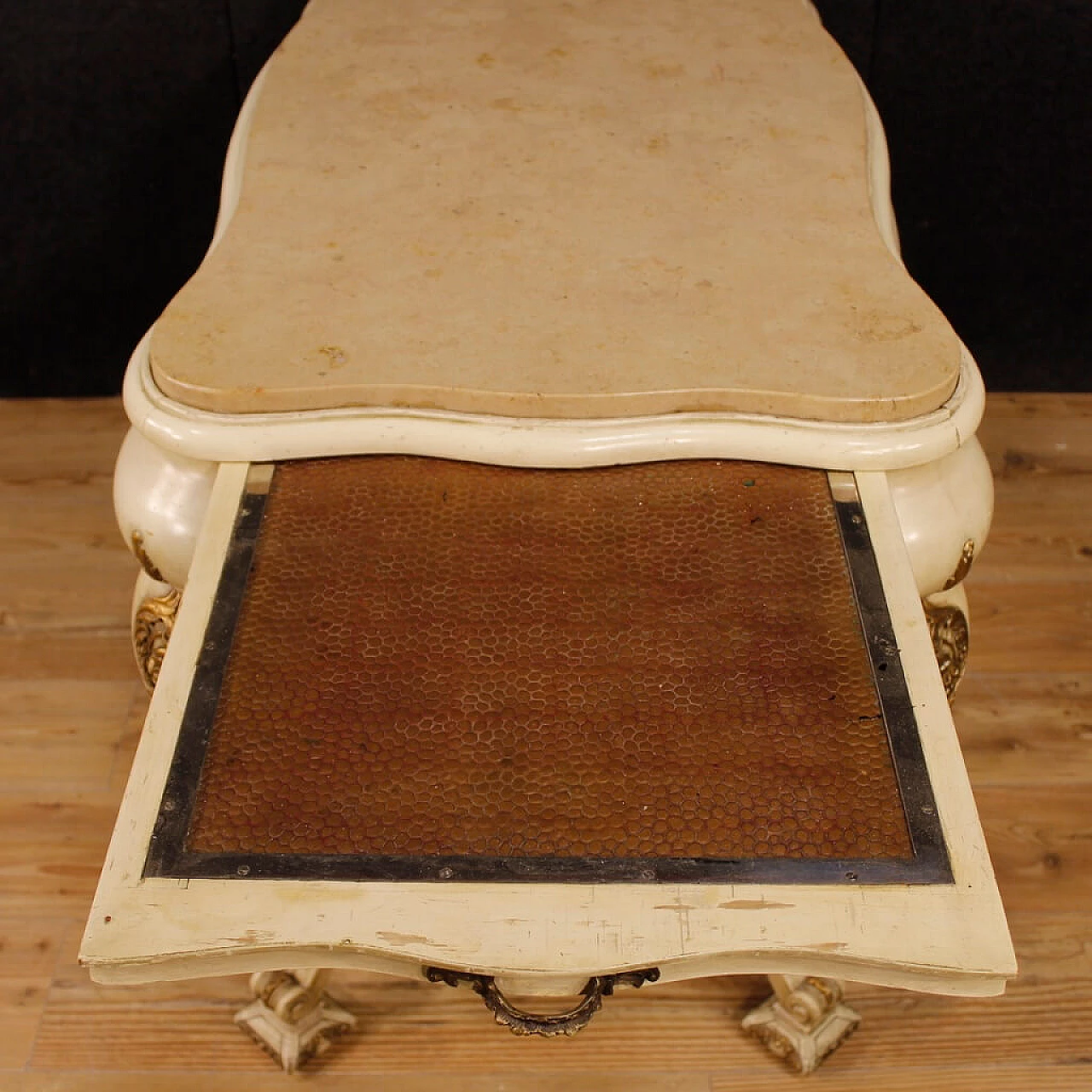 Carved, lacquered and gilded wooden table with marble top, 1940s 10