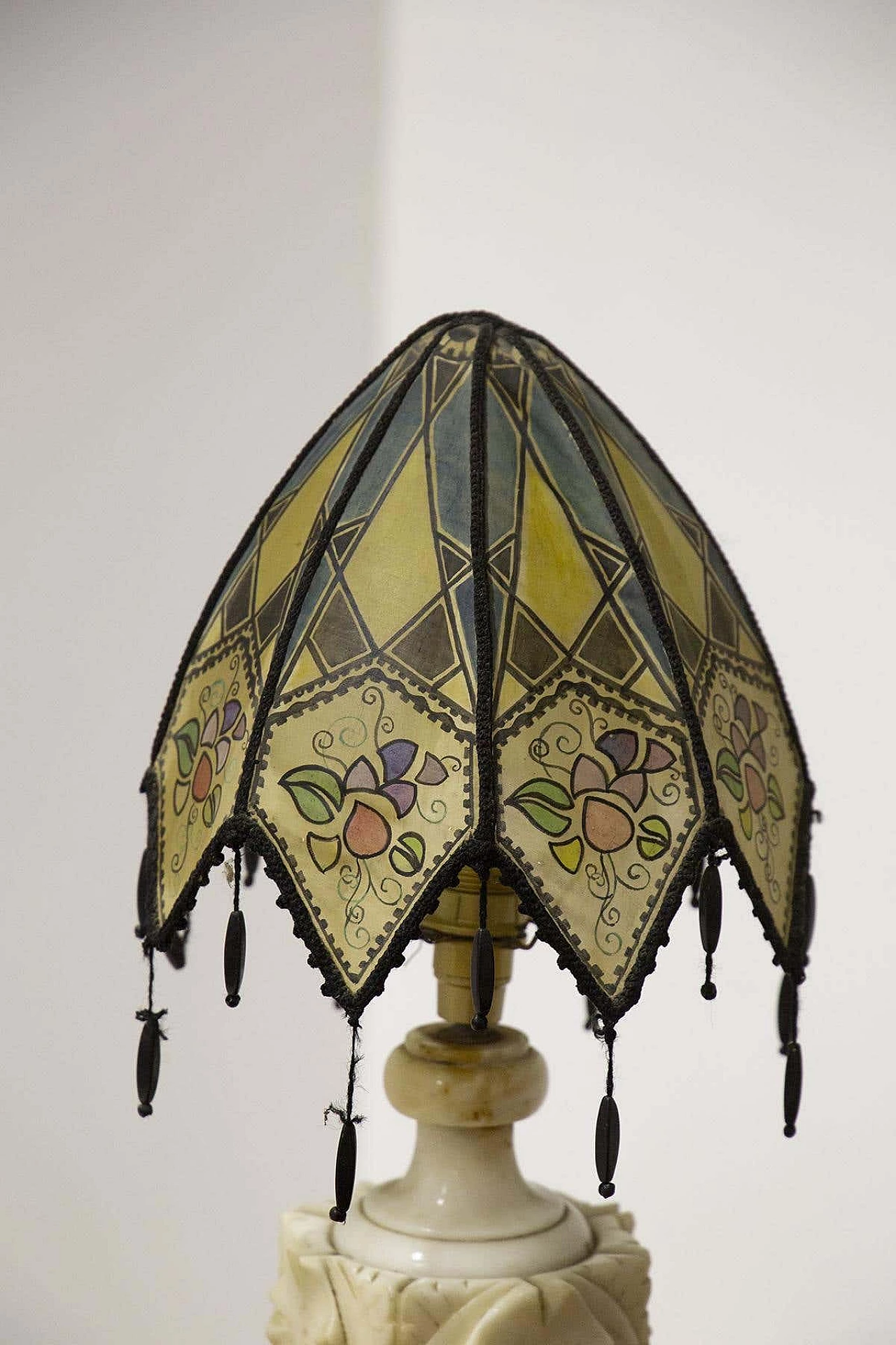 Table lamp with marble base and flower-shaped glass shade, 1930s 1