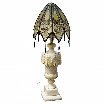 Lampada da tavolo con base in marmo e diffusore a forma di fiore in vetro, anni '30