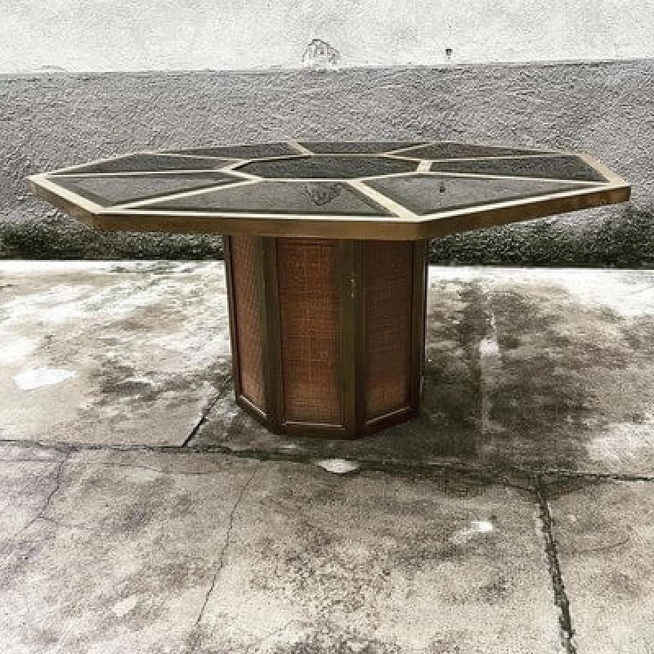 Topazio octagonal table attributed to Romeo Rega for Sabot, 1970s 1
