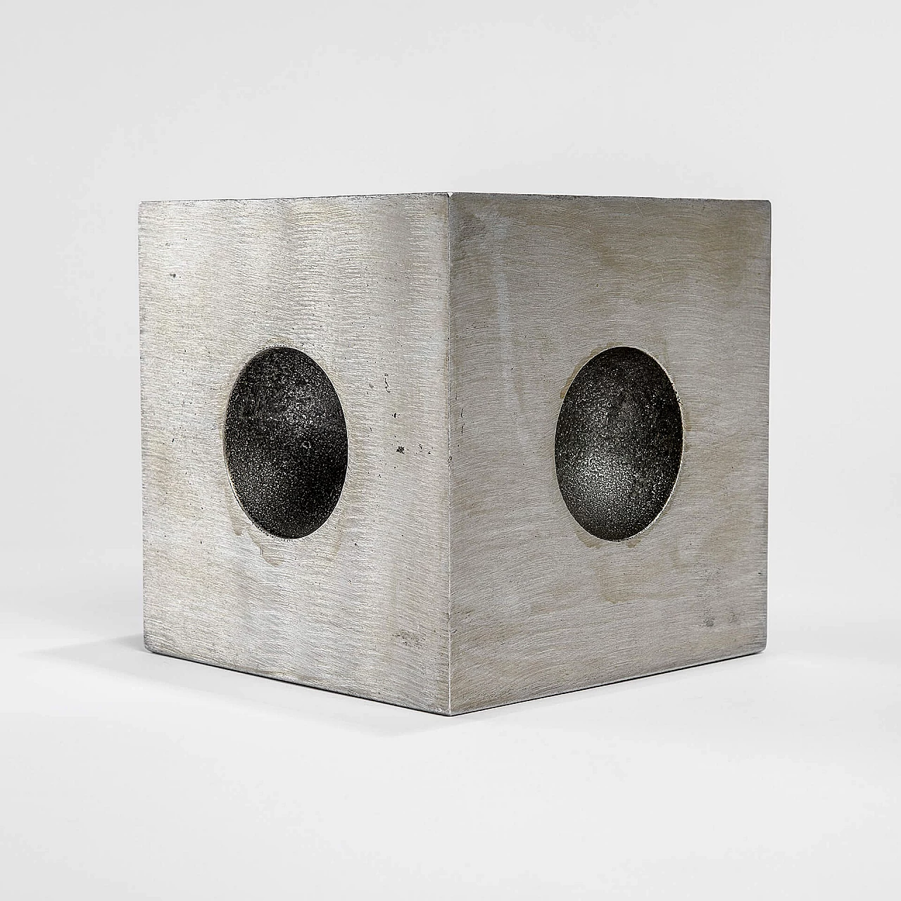 Lorenzo Burchiellaro, Cubo, scultura in fusione di alluminio, anni '70 2