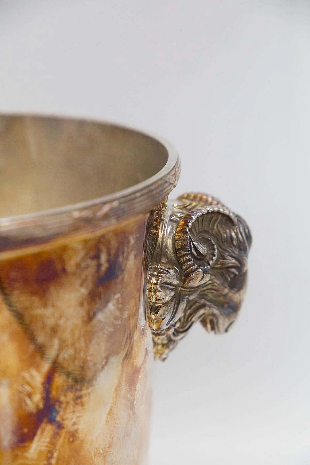 Secchiello per ghiaccio Christofle in metallo con manici a forma di ariete, anni '50 5