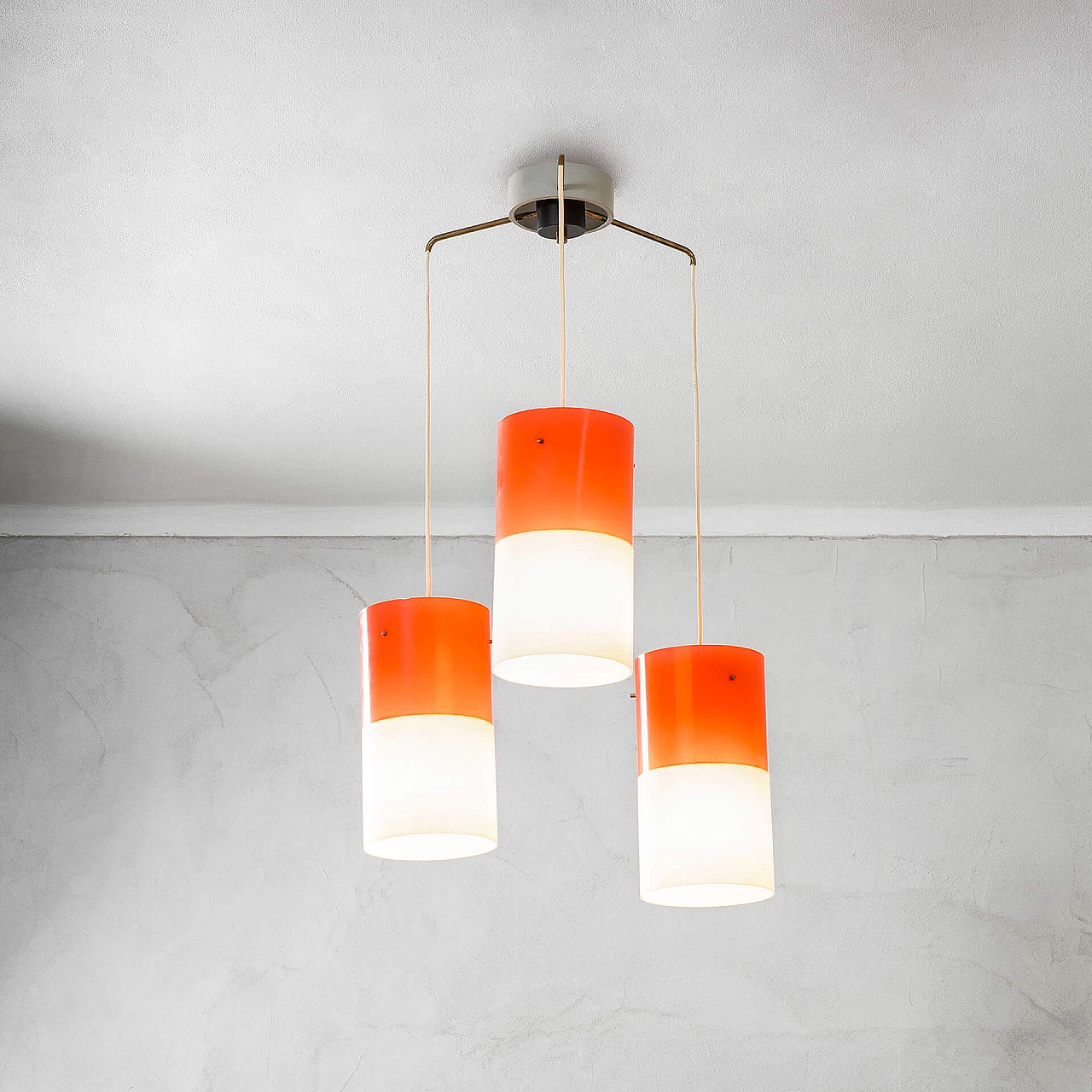 Three-pendant plexiglass and brass chandelier for Stilnovo, 1960s 1