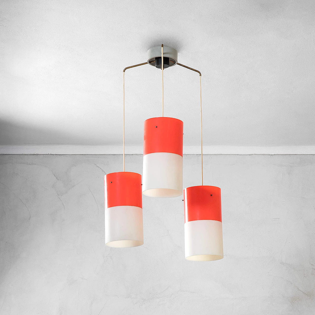 Three-pendant plexiglass and brass chandelier for Stilnovo, 1960s 2