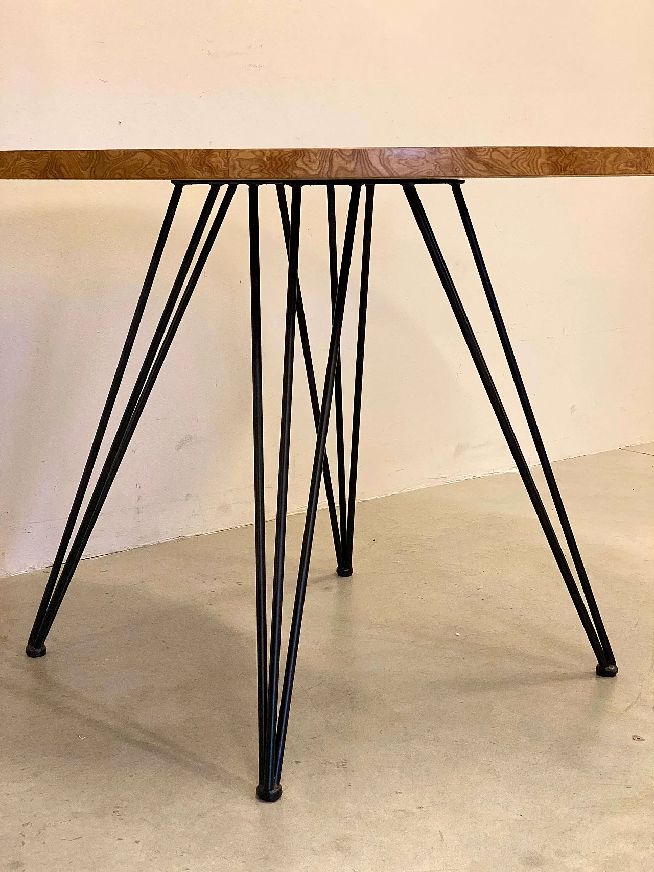 Tavolo rotondo in ferro con piano lastronato in ALPIlignum, anni '60 14