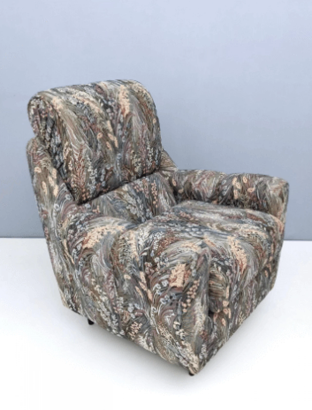 Pair of floral fabric armchairs, 1950s 7