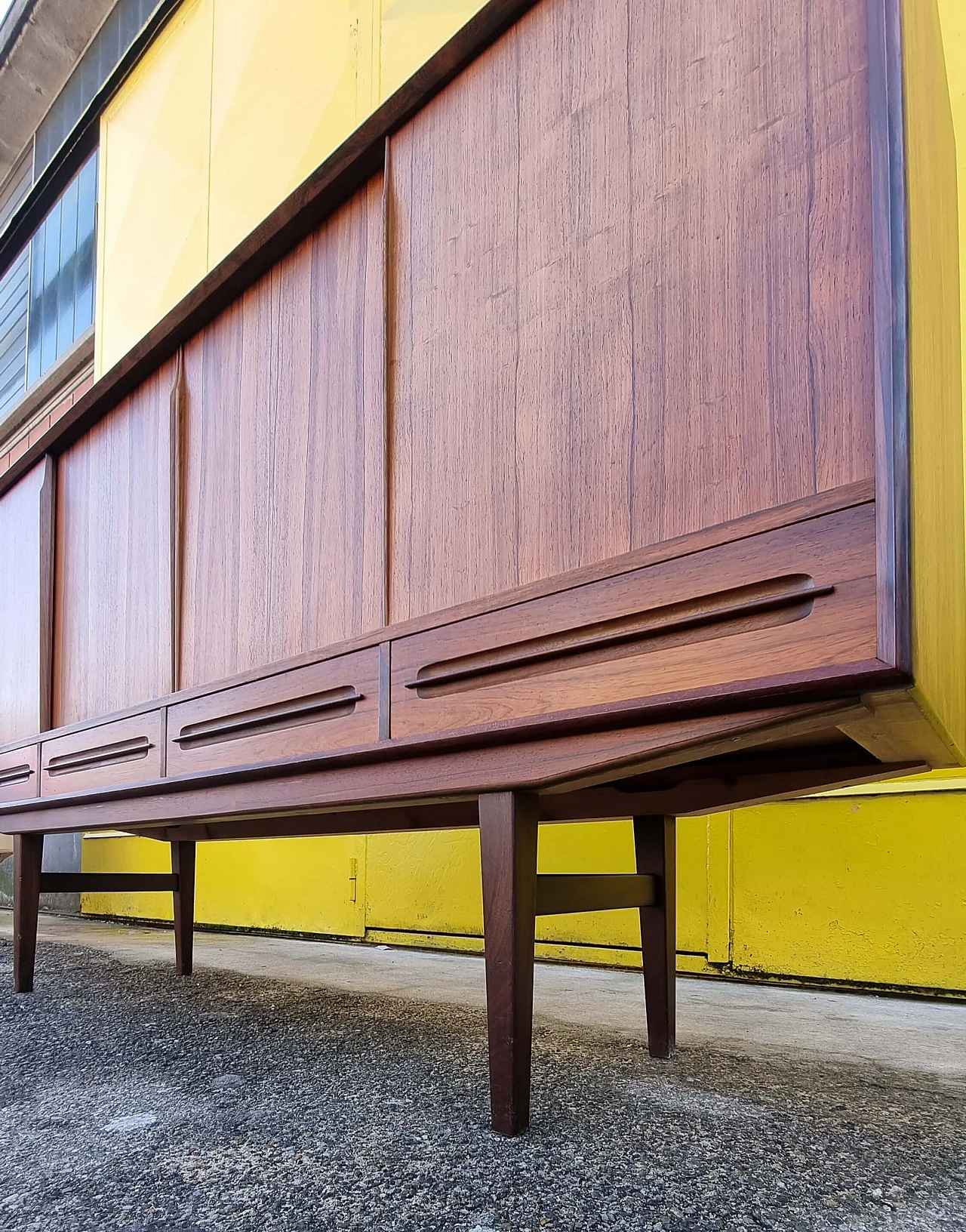 Credenza in palissandro con vano bar, anni '60 2