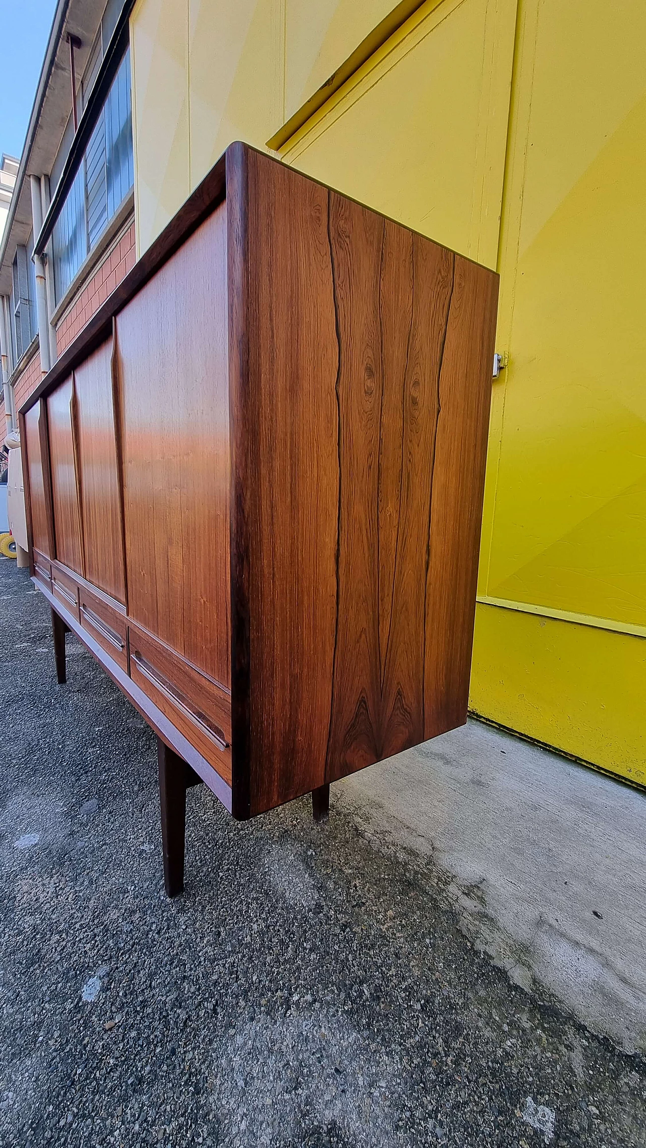 Credenza in palissandro con vano bar, anni '60 3