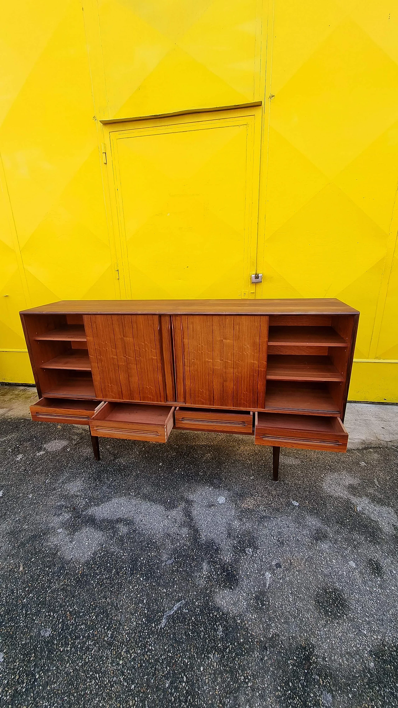 Credenza in palissandro con vano bar, anni '60 5