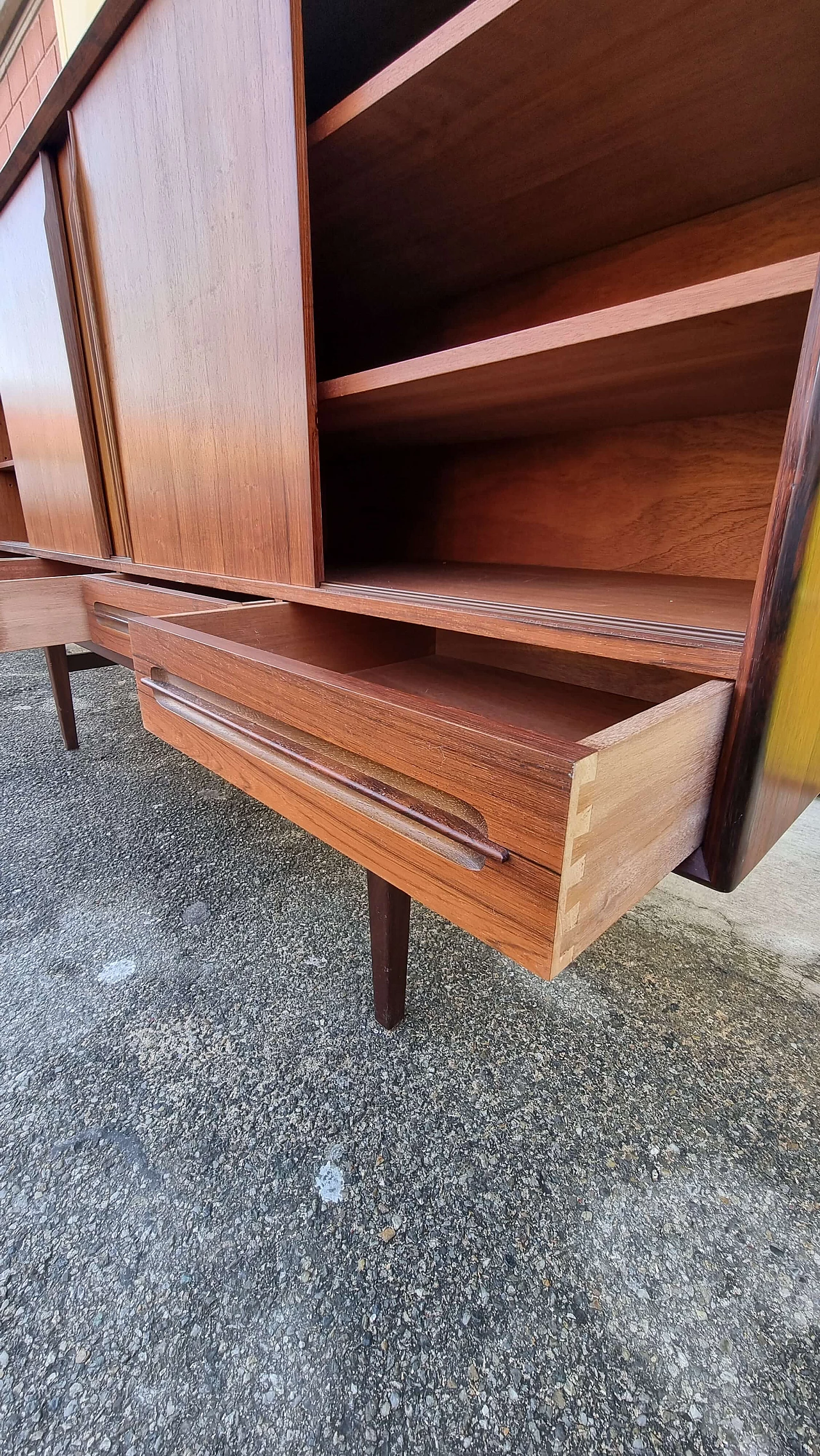 Credenza in palissandro con vano bar, anni '60 6