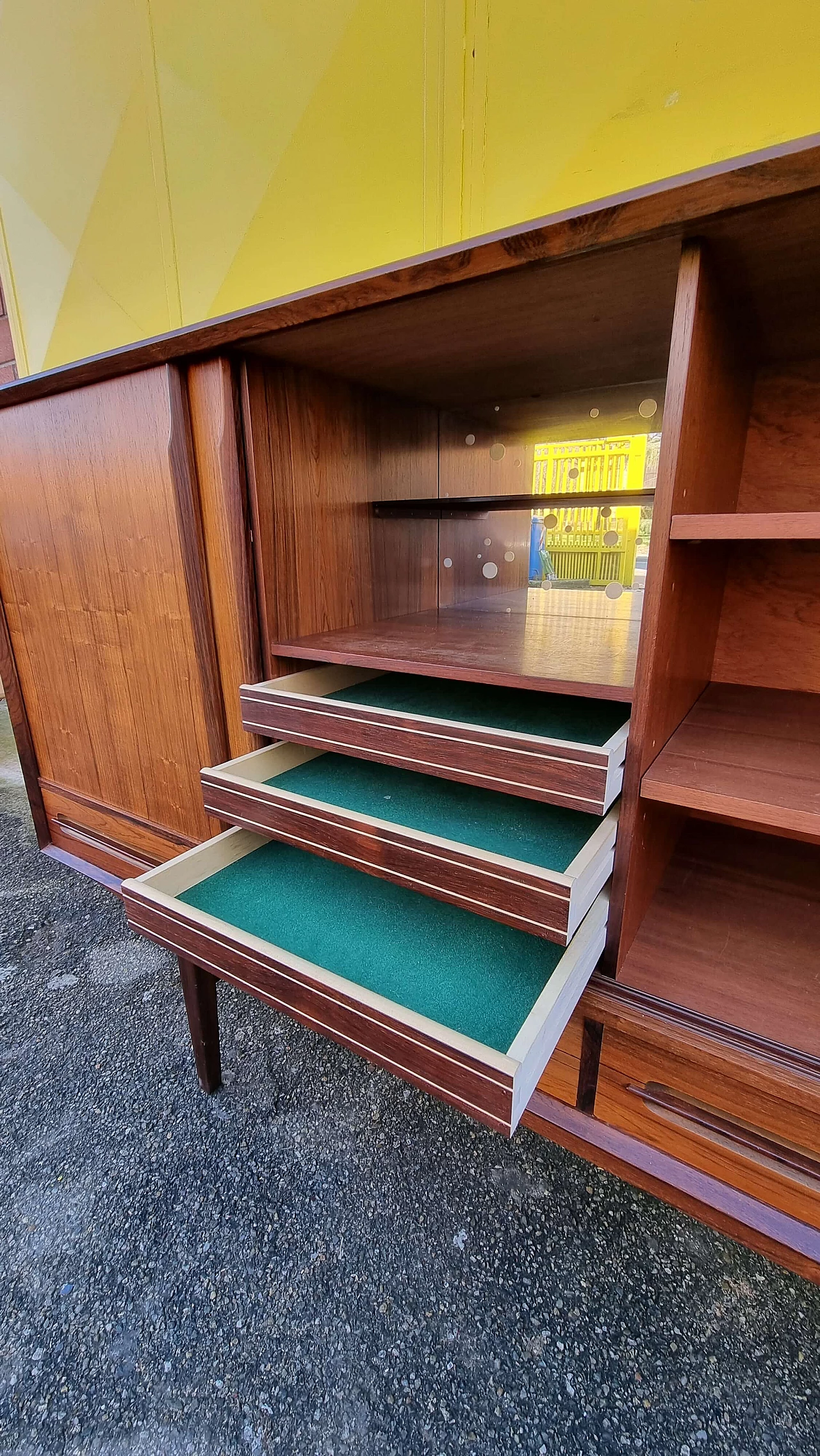 Credenza in palissandro con vano bar, anni '60 9