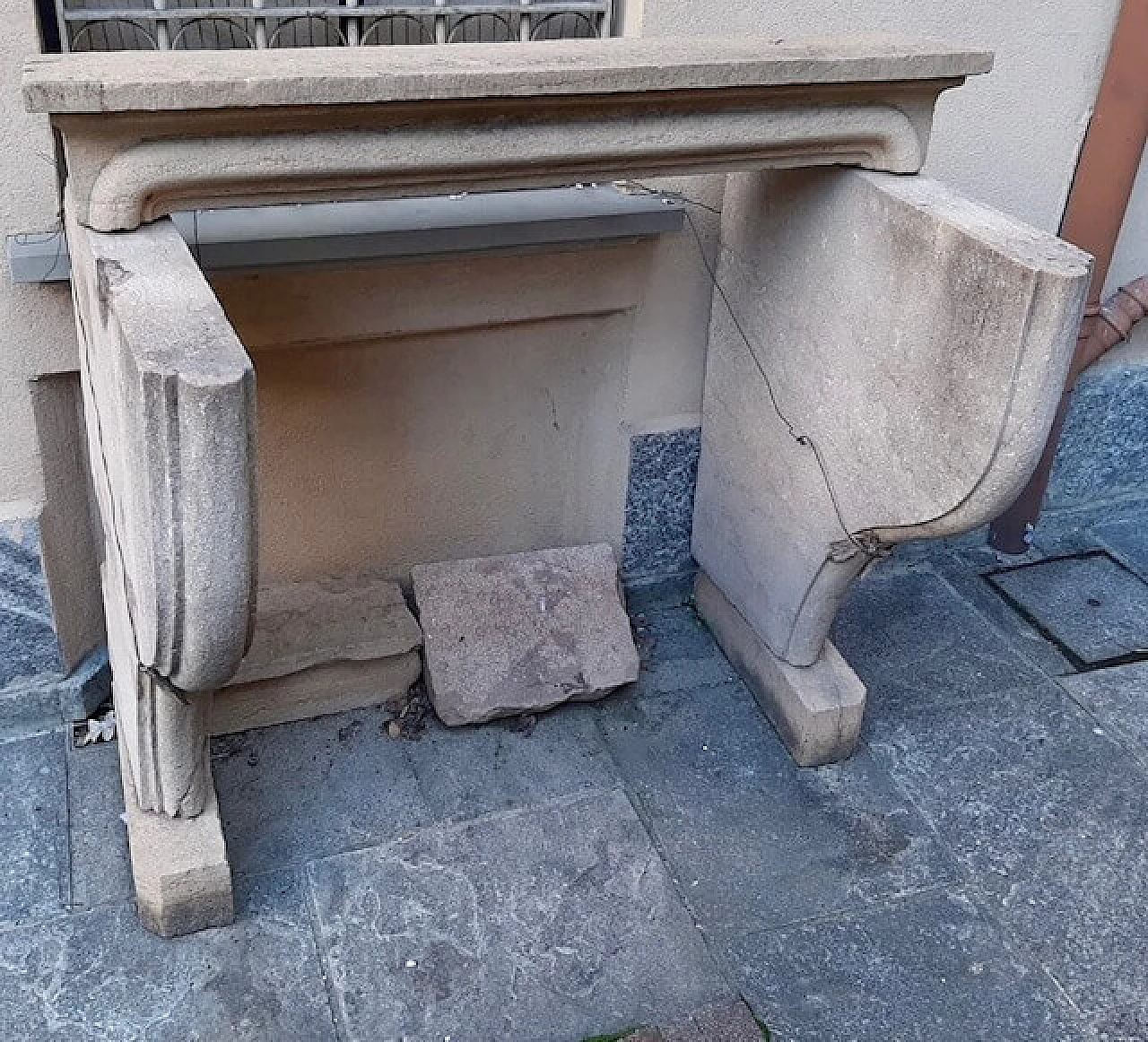 Stone fireplace, 17th century 1