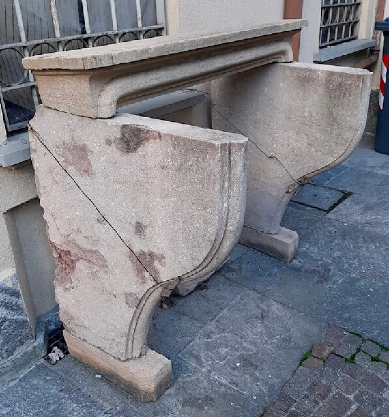 Stone fireplace, 17th century 2