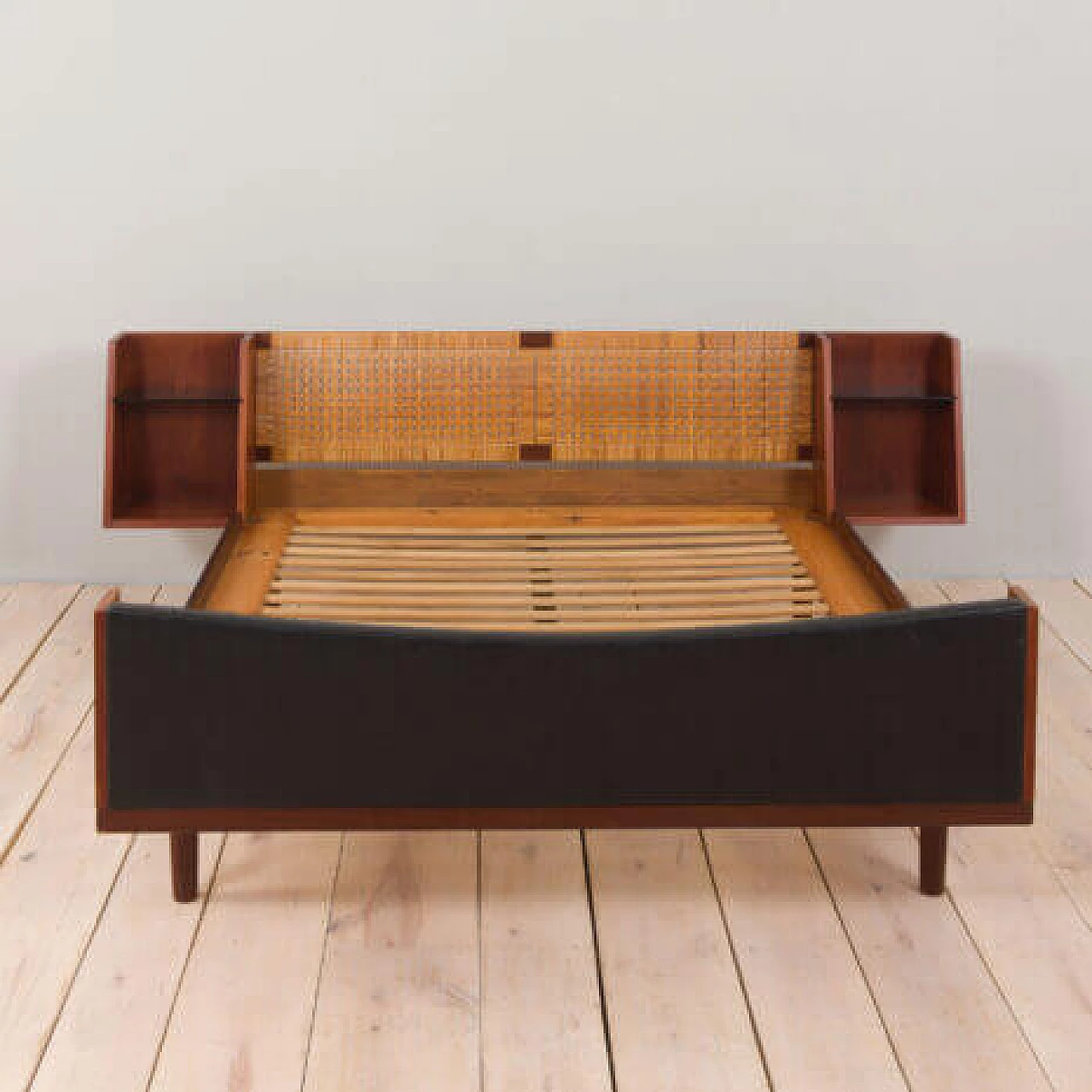 GE 701 bed by Hans Wegner for Getama, 1960s 16