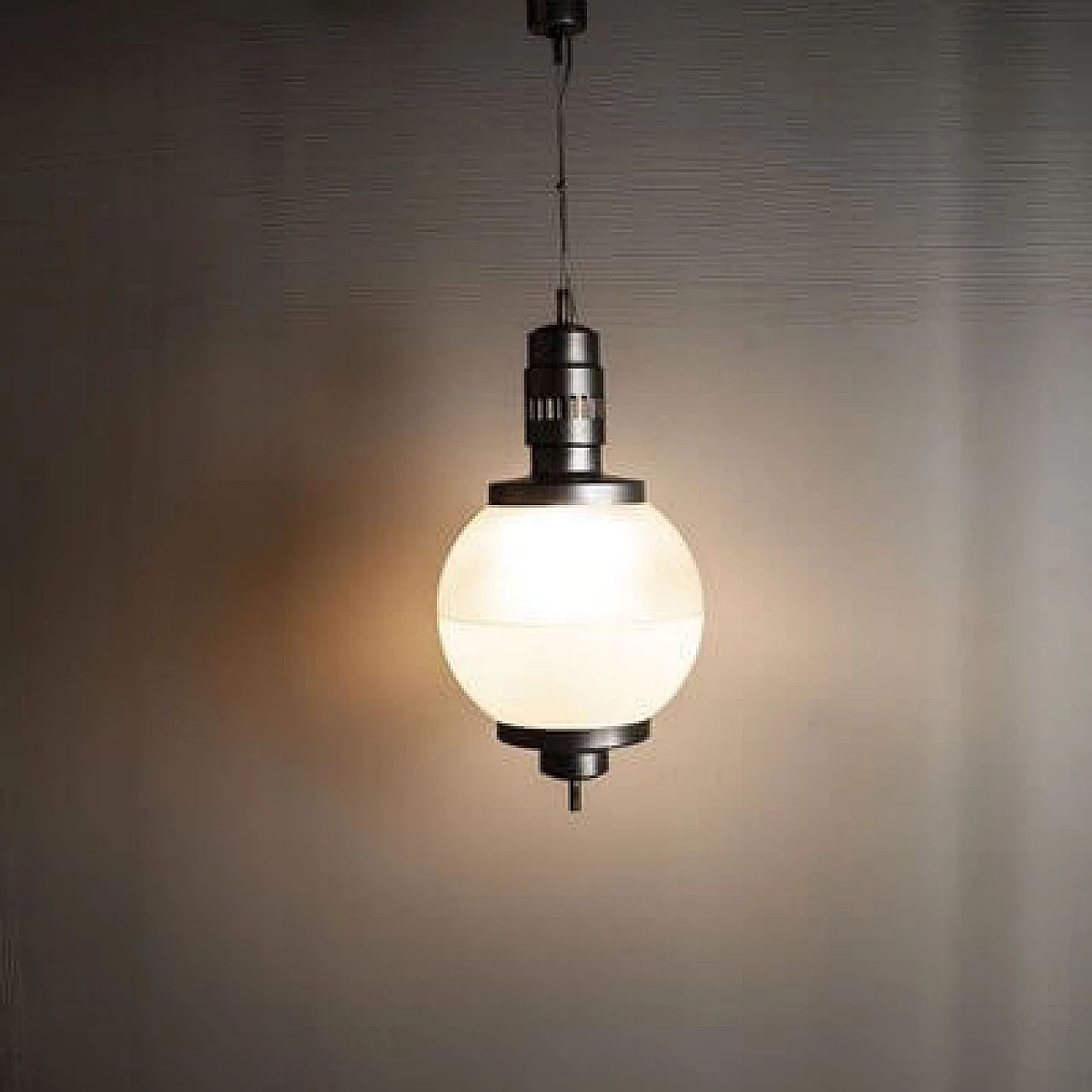 Lampada a sospensione in alluminio e vetro di Sergio Mazza, anni '60 3