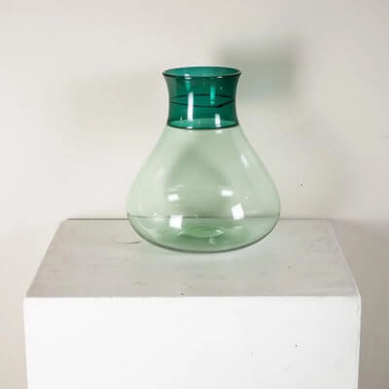 Vaso in vetro di Murano verde di Venini, anni '70 8