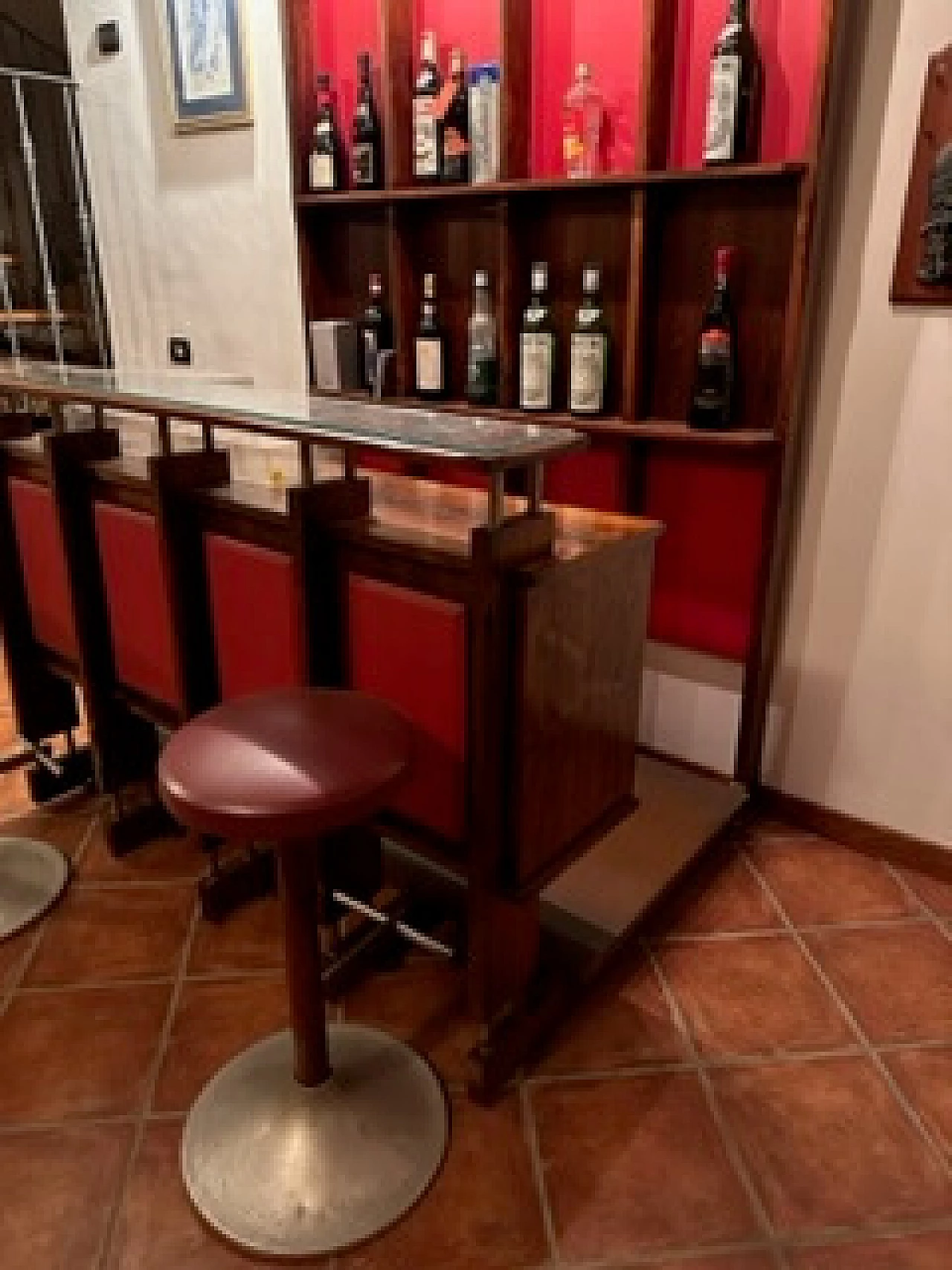 Rosewood bar cabinet with pair of stools, 1960s 6