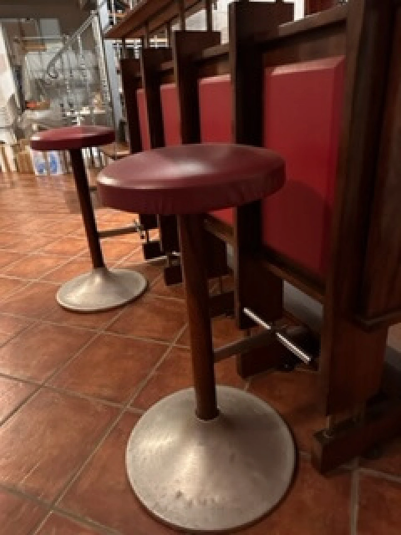 Rosewood bar cabinet with pair of stools, 1960s 9