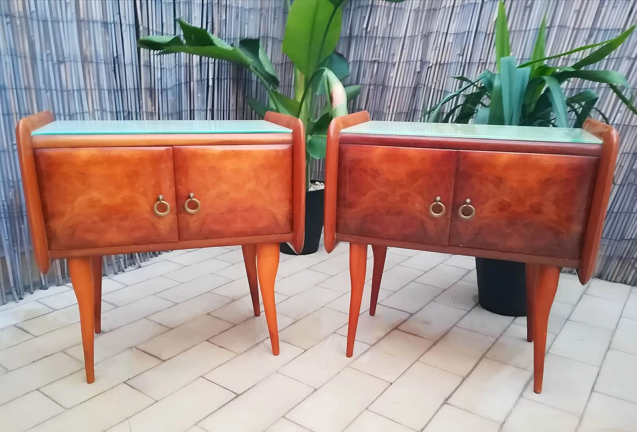 Coppia di comodini in legno e vetro, anni '50 1