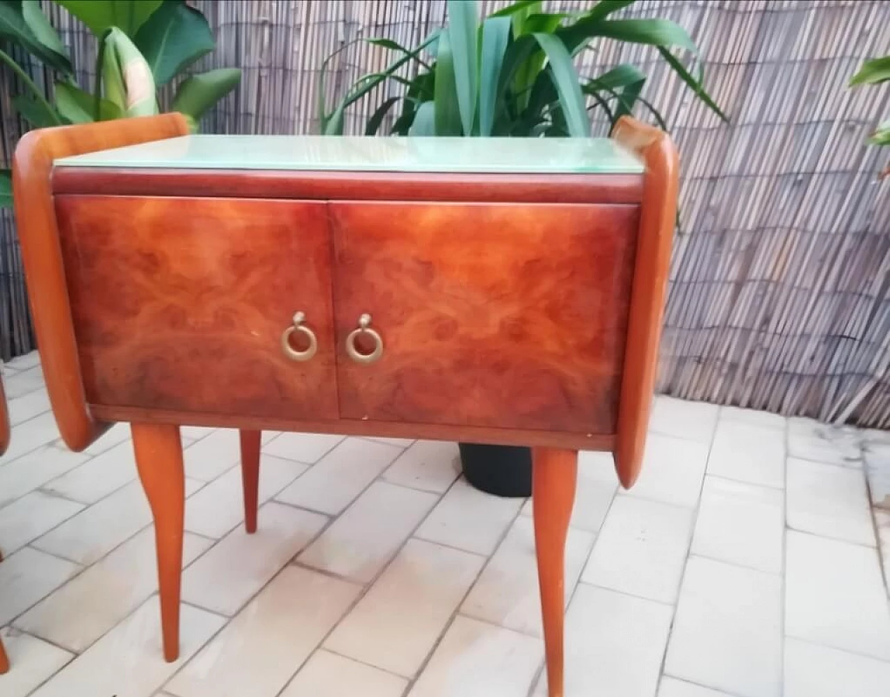Coppia di comodini in legno e vetro, anni '50 6