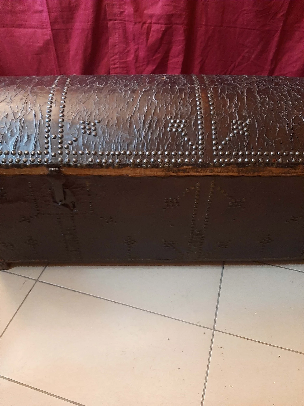 Poplar and leather trunk with metal studs, 17th century 5