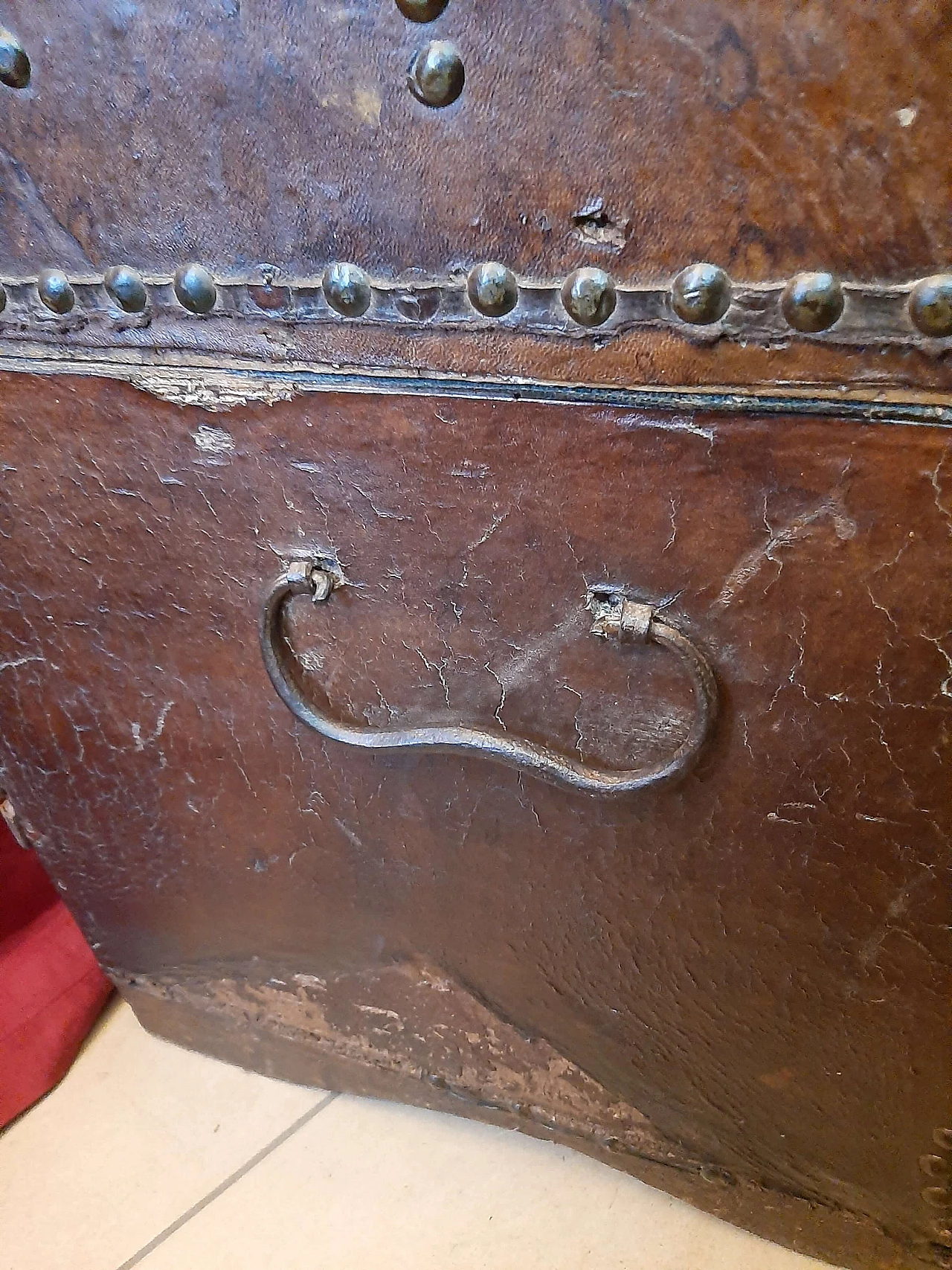 Poplar and leather trunk with metal studs, 17th century 10