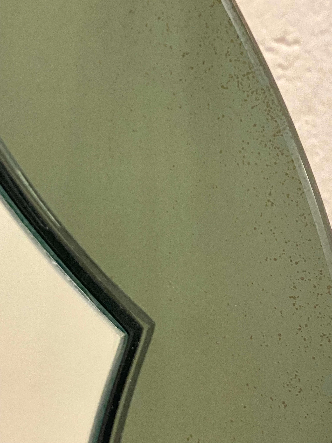 Specchio rotondo con cornice in vetro verde, anni '70 1