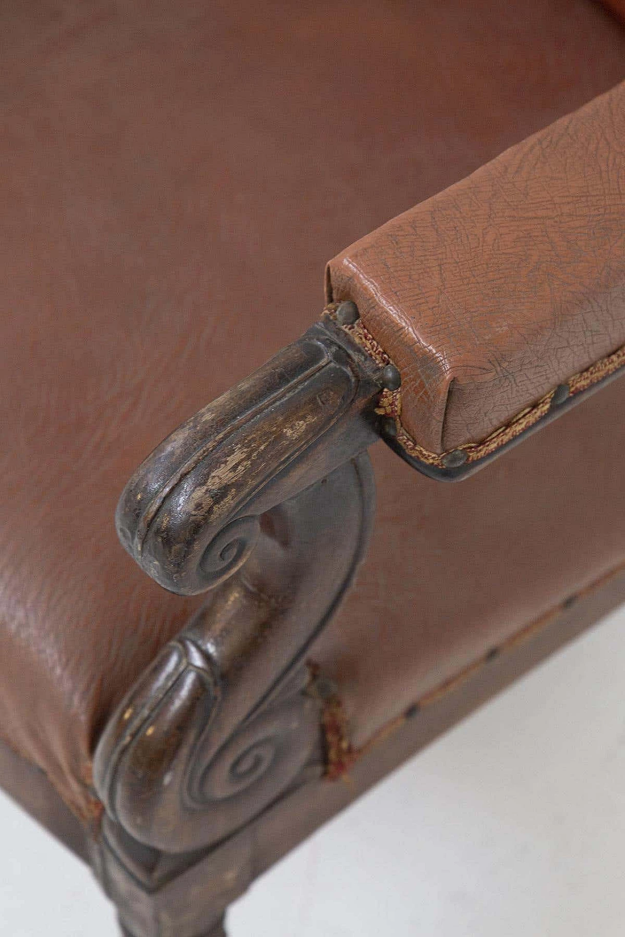 Poltrona in legno e pelle con braccioli a S, '800 5