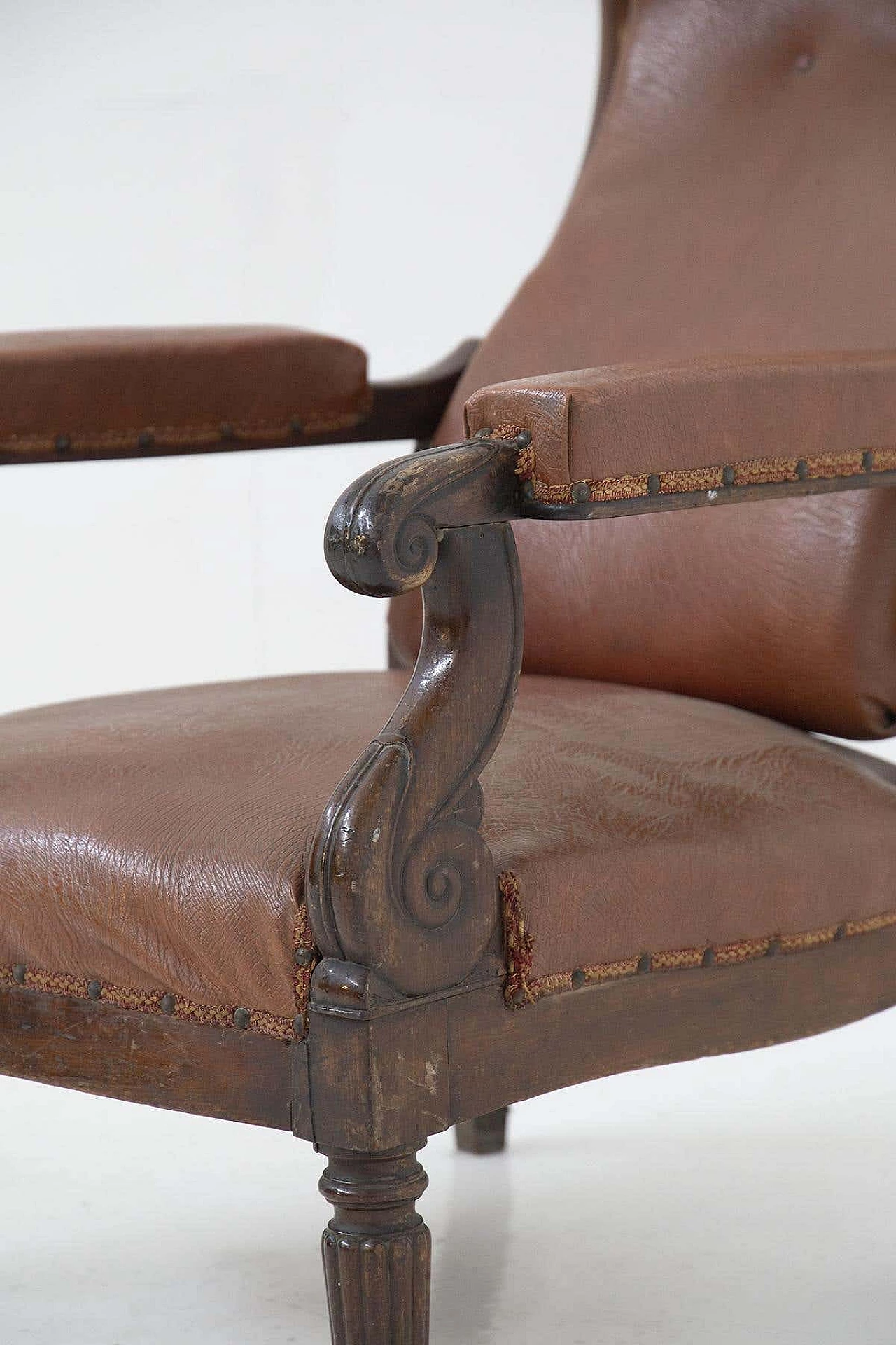 Poltrona in legno e pelle con braccioli a S, '800 8