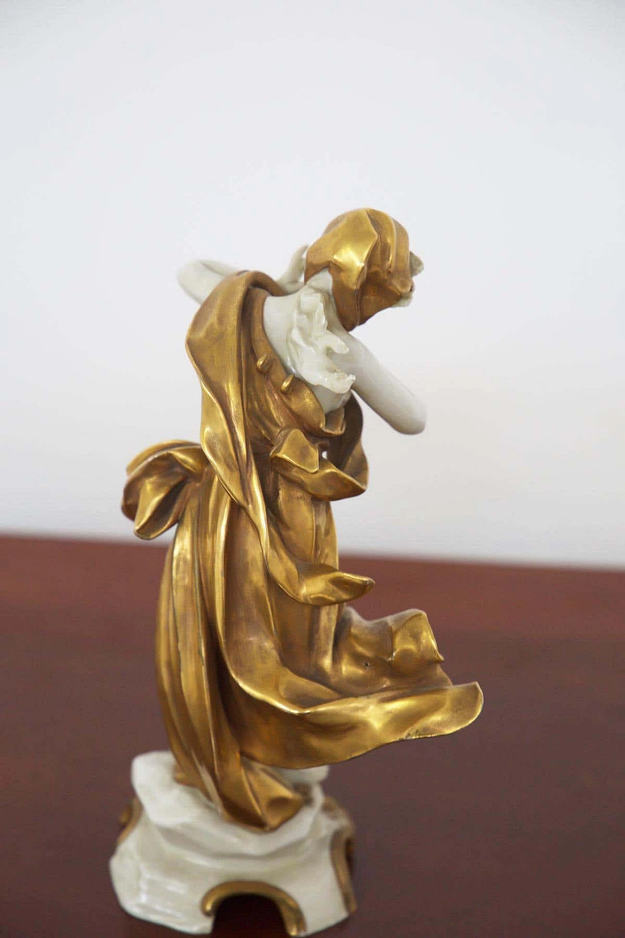 Statuetta Toro in ceramica dorata di Capodimonte, inizio '900 2