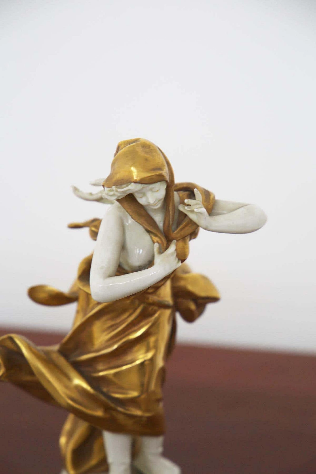 Statuetta Toro in ceramica dorata di Capodimonte, inizio '900 8