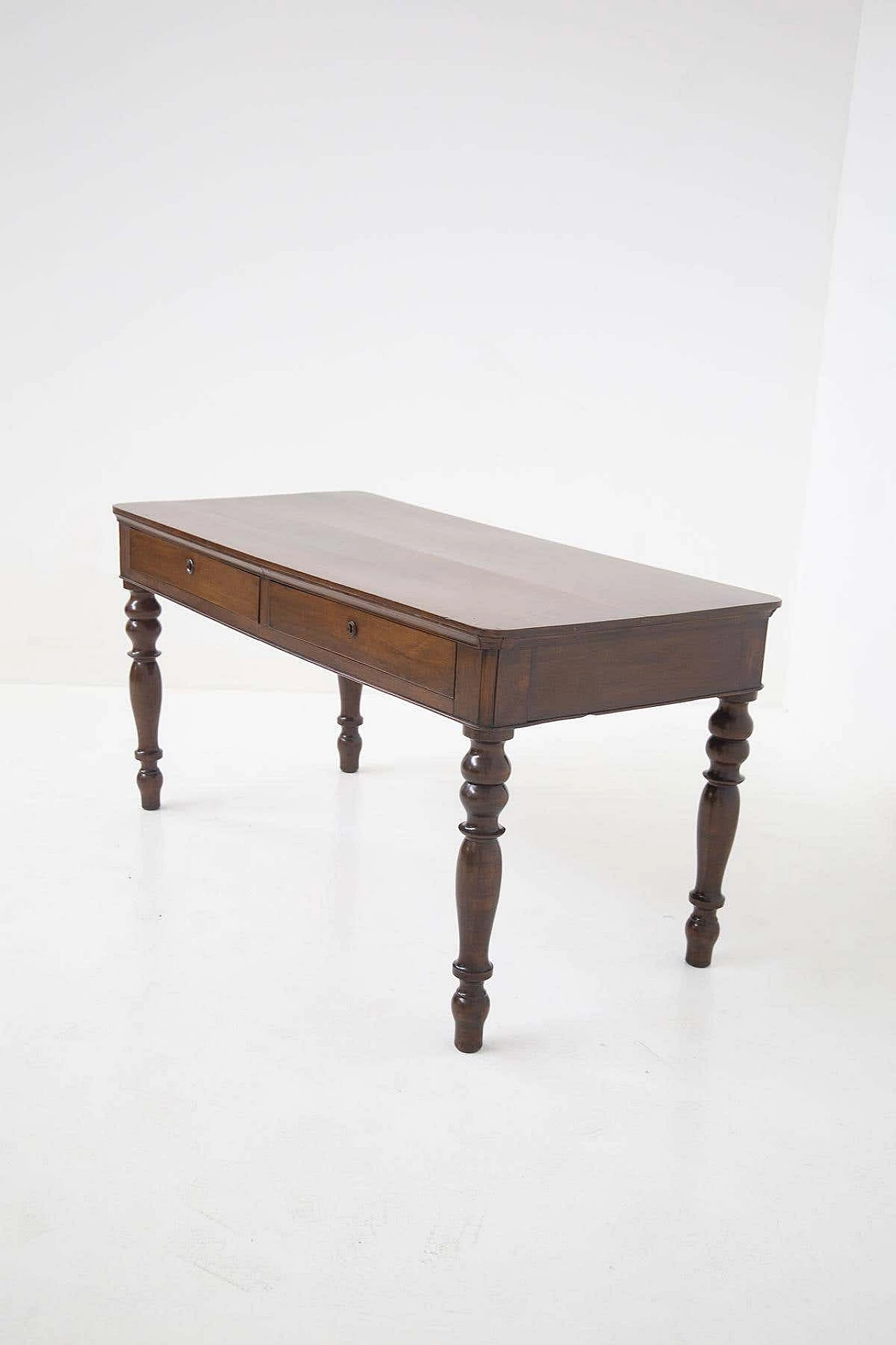 Tavolo in legno da centro con gambe decorate, anni '50 10