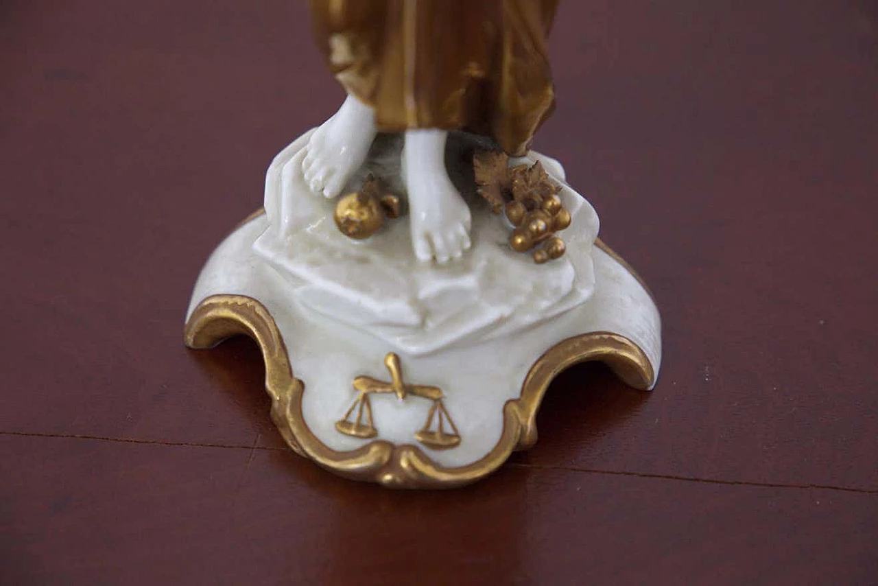 Statuetta Bilancia in ceramica dorata di Capodimonte, inizio '900 6